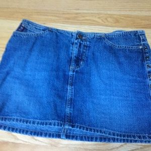 Guess jean skirt size 28